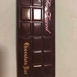 Too faced chocolate bar